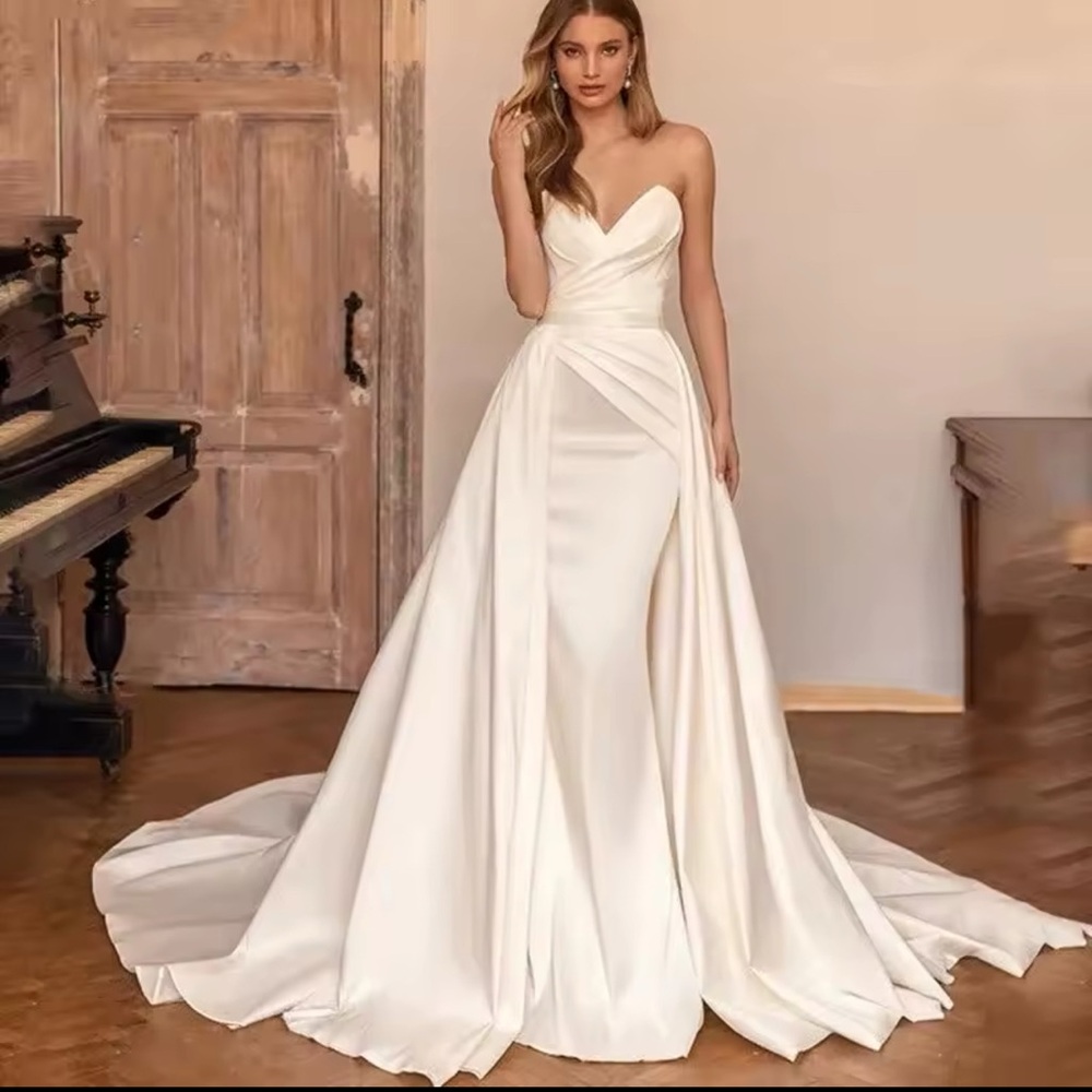Elegant Strapless White Wedding Gown